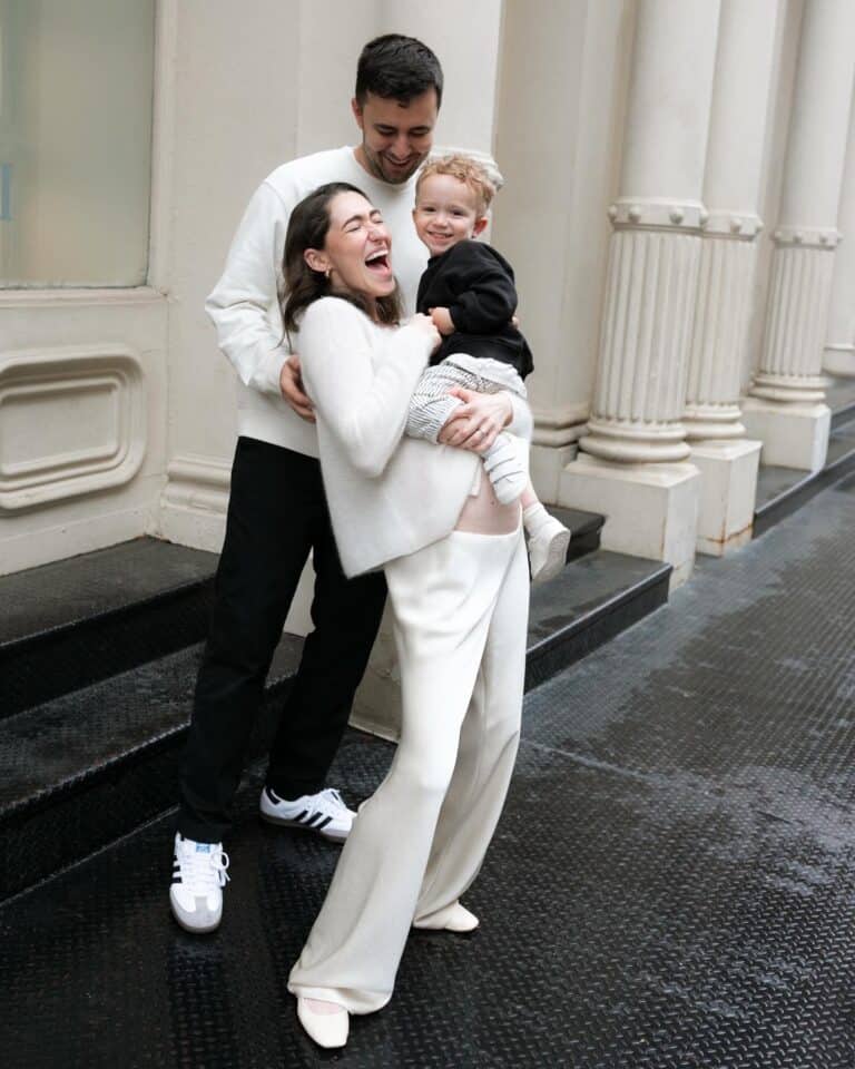 19+ Neutral Family Photo Outfits For Every Season